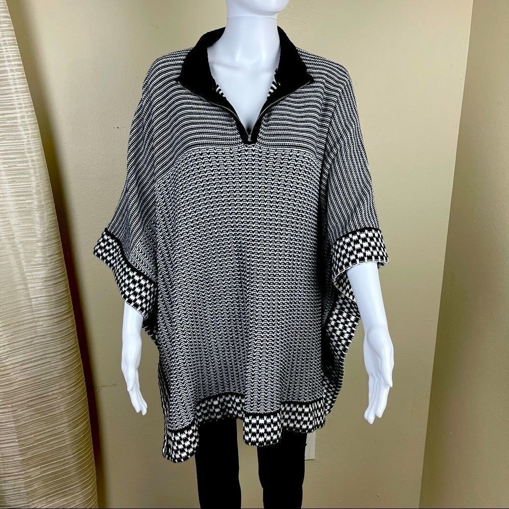 LIZ CLAIBORNE BLACK & WHITE PONCHO SIZE L/XL